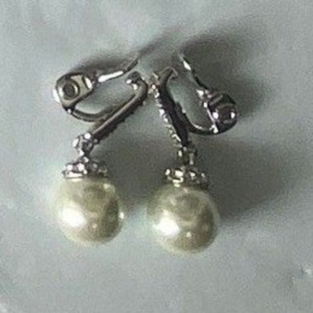 Pearl Drop Earrings Silver Tone Clip‎ On